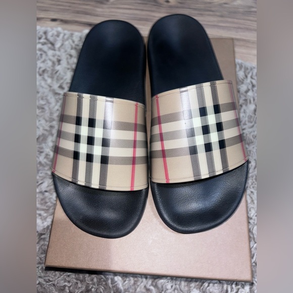 Burberry slides - Picture 1 of 5